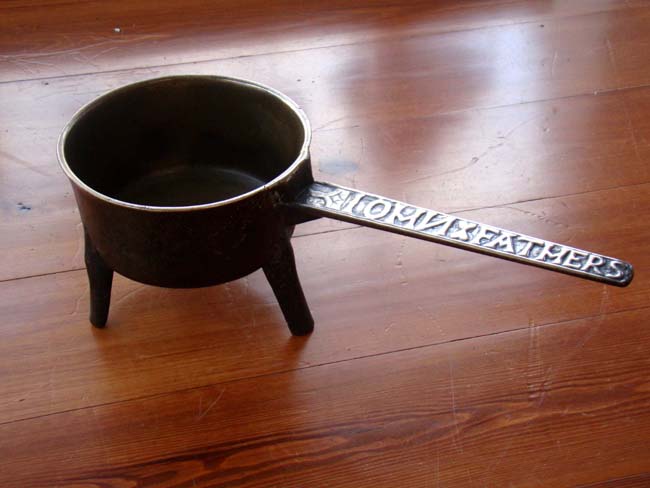 A large English bronze cooking pot made by JOHN FATHERS circa 1670-1730